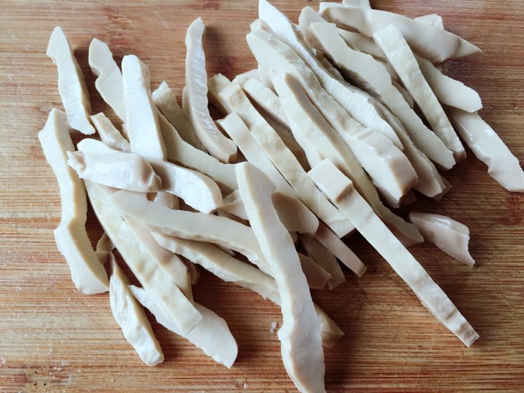 芹菜香干肉丝步骤3