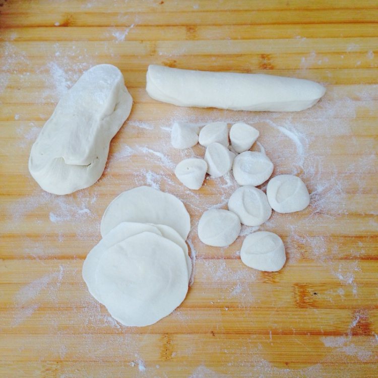 白菜肉锅贴步骤6