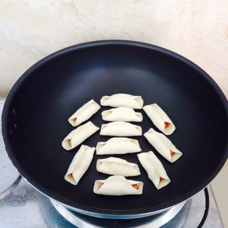 白菜肉锅贴步骤10