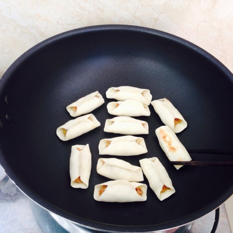 白菜肉锅贴步骤11