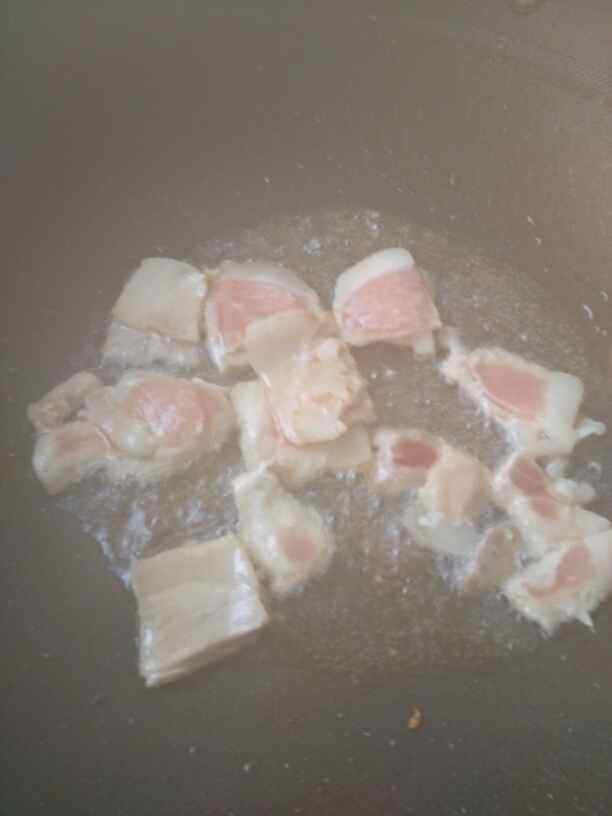 肉片炒小白菜步骤2