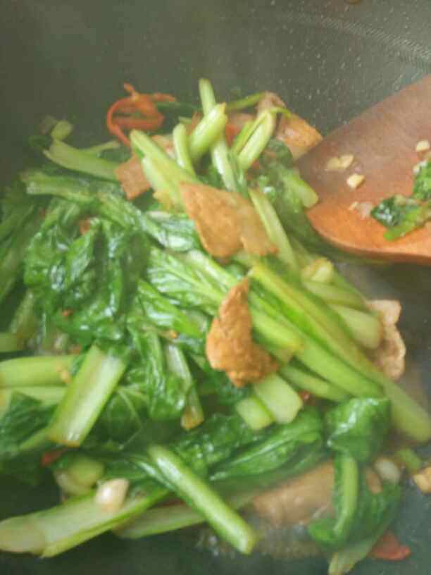 肉片炒小白菜步骤6
