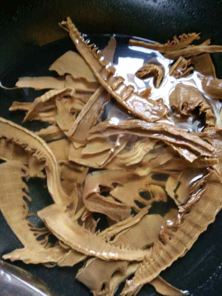 笋干炒肉步骤1
