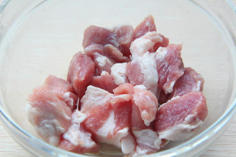 彩椒猪肉串步骤1