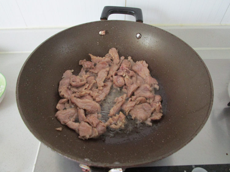 豆腐菌菇炒肉片步骤3