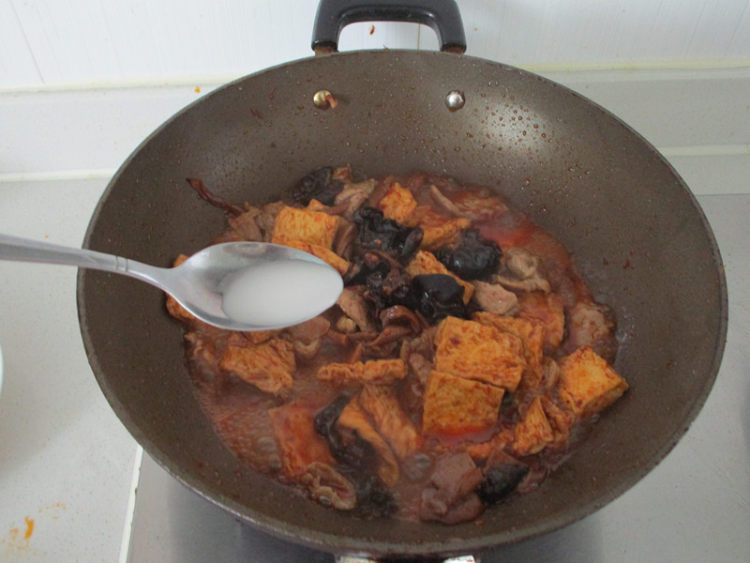 豆腐菌菇炒肉片步骤9