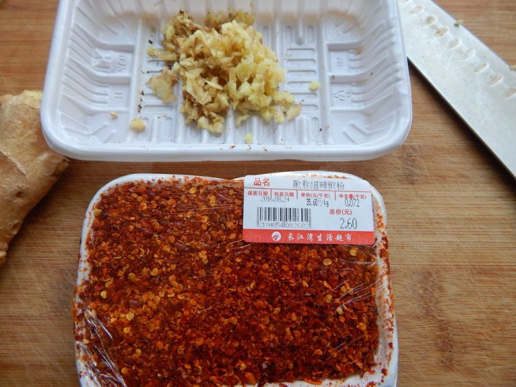 豆豉肉丁辣酱步骤3