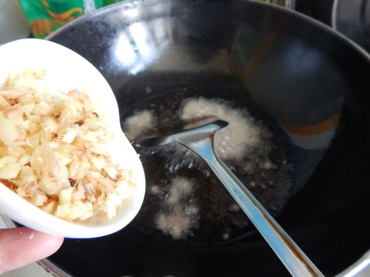 豆豉肉丁辣酱步骤8