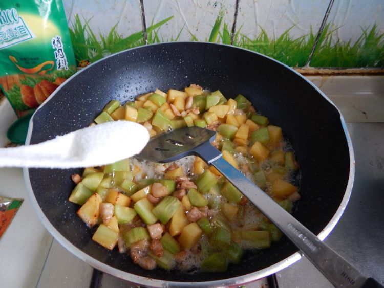 莴笋土豆炒肉丁步骤10