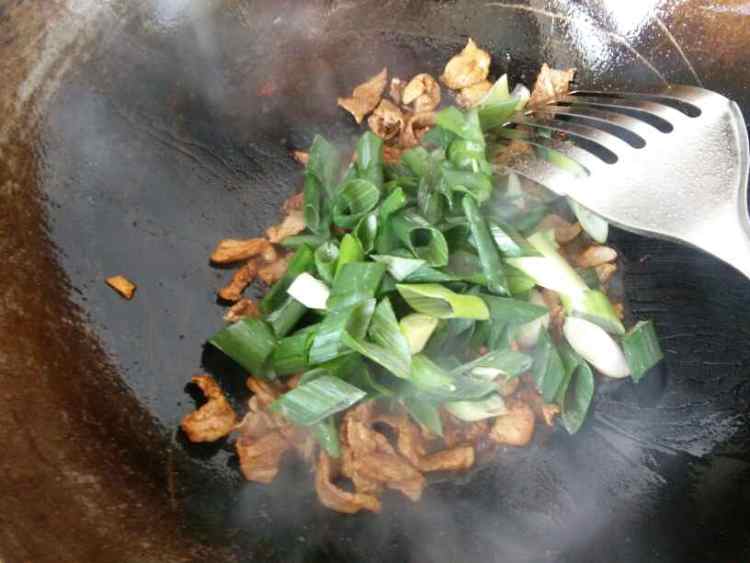 大葱炒肉步骤6