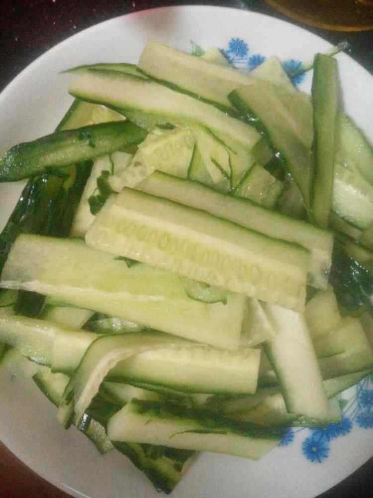 青瓜炒肉步骤2