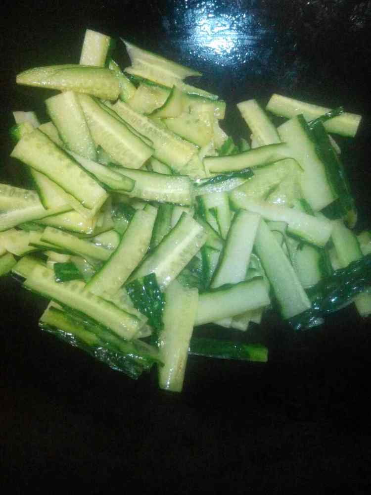 青瓜炒肉步骤5