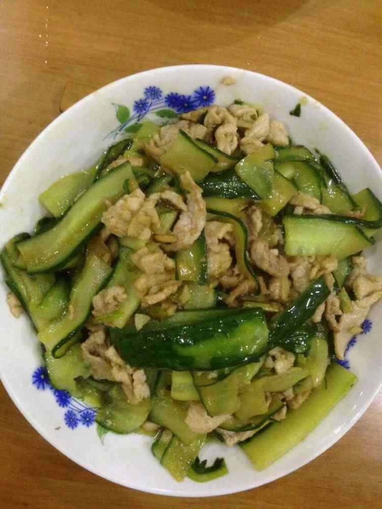 青瓜炒肉步骤9