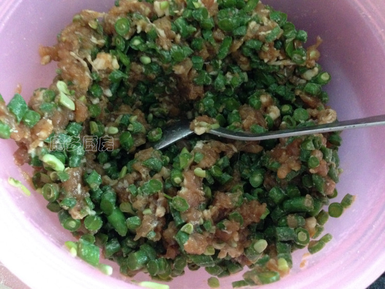 猪肉豇豆烫面馅饼步骤4