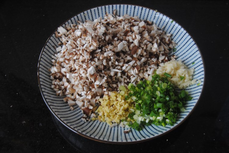 香菇猪肉锅贴步骤1