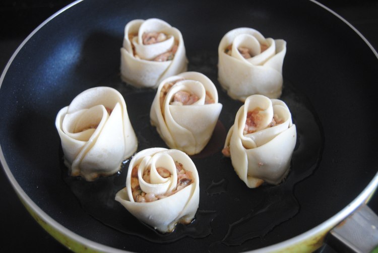 香菇猪肉锅贴步骤8