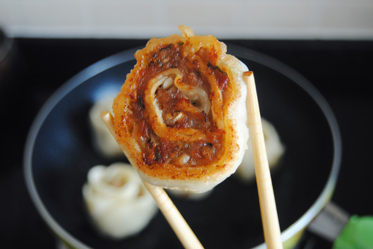 香菇猪肉锅贴步骤10