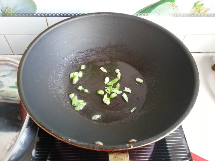 肉丝炒萝卜苗步骤2