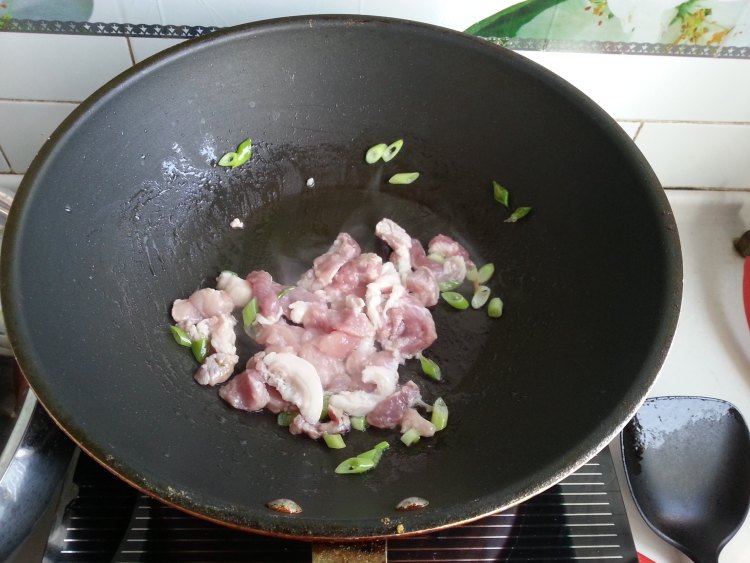 肉丝炒萝卜苗步骤3