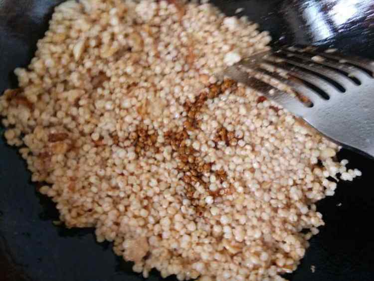 炒高粱米饭步骤5