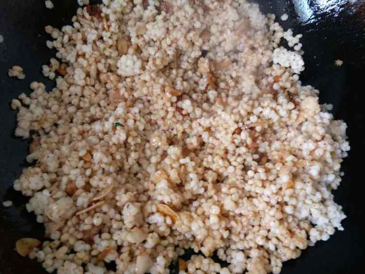 炒高粱米饭步骤4