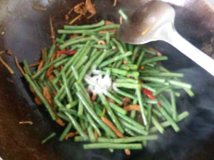 豇豆炒肉丝步骤8