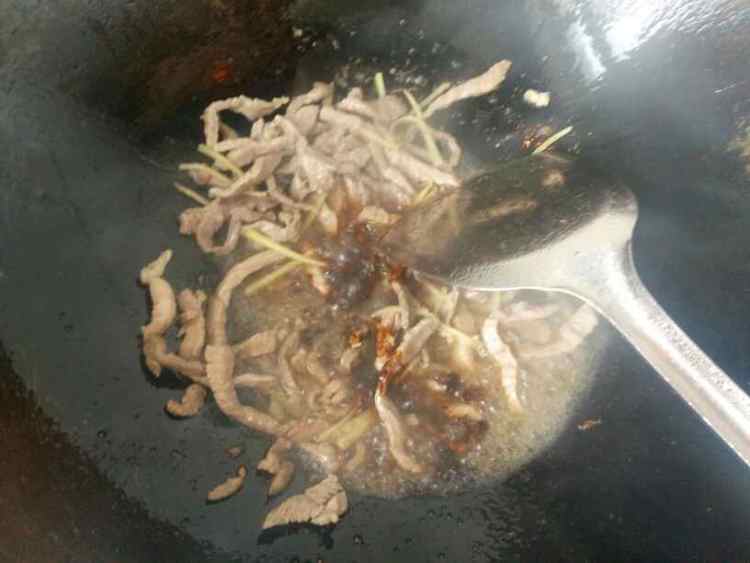 豇豆炒肉丝步骤5