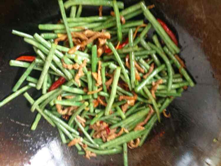 豇豆炒肉丝步骤10