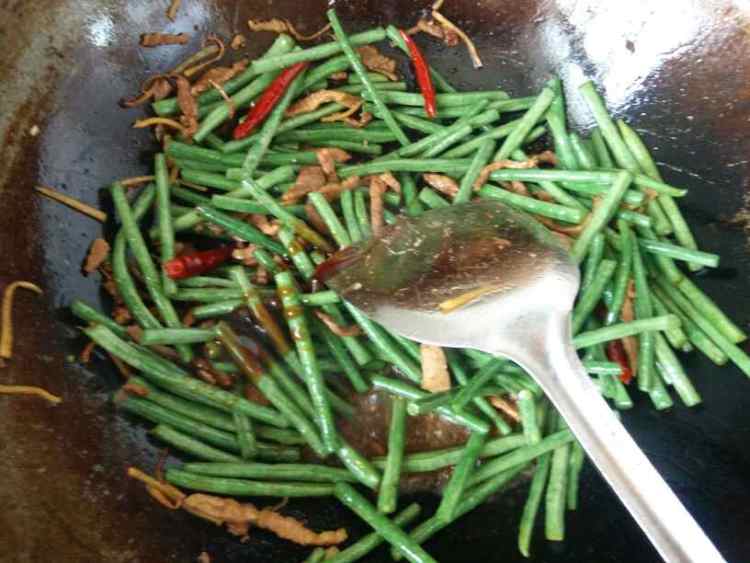 豇豆炒肉丝步骤9