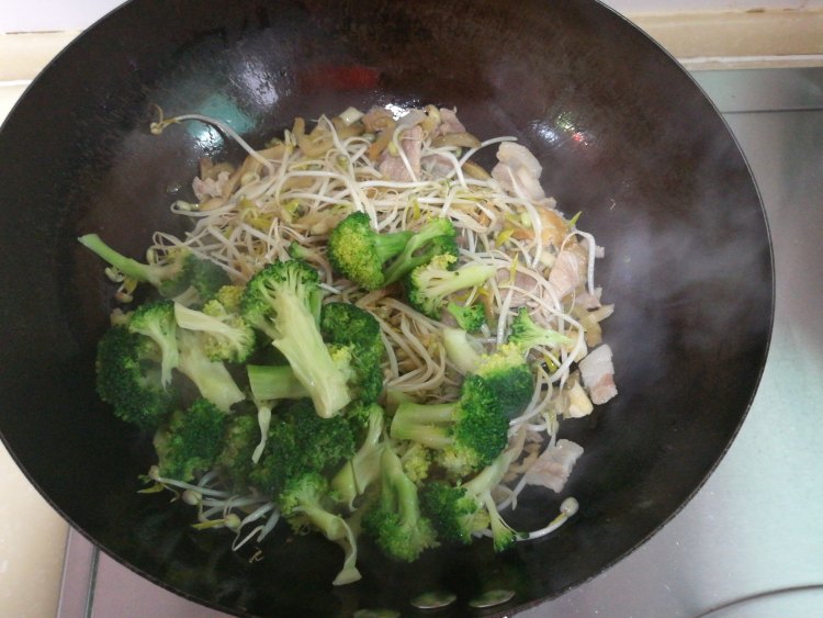 榨菜豆芽西兰花步骤6