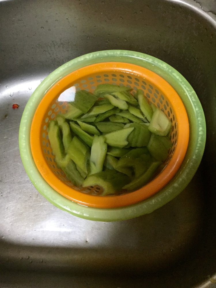 肉焖苦瓜步骤4