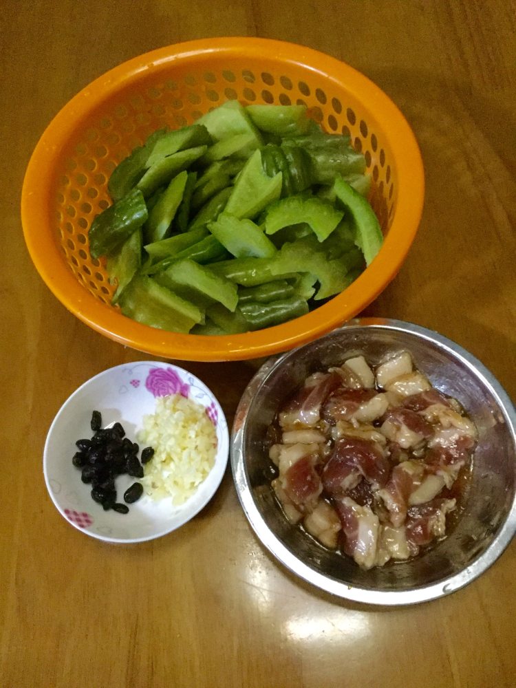肉焖苦瓜步骤5