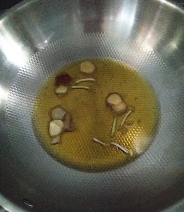 虎皮蛋肉片炒花菜步骤5