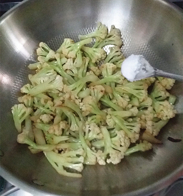 虎皮蛋肉片炒花菜步骤13