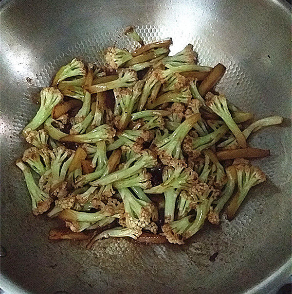 虎皮蛋肉片炒花菜步骤14