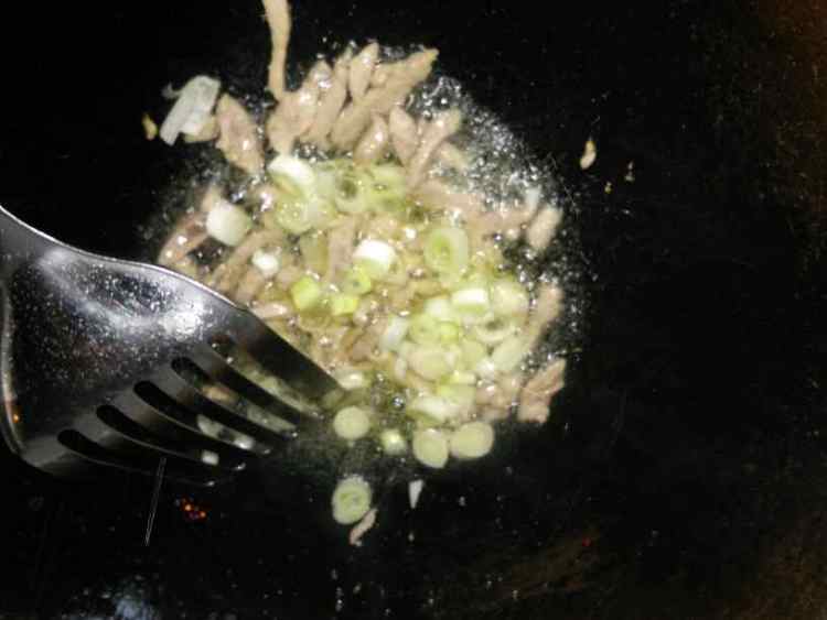 大头菜西红柿炒肉步骤4