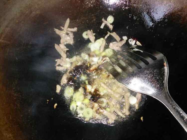 大头菜西红柿炒肉步骤5