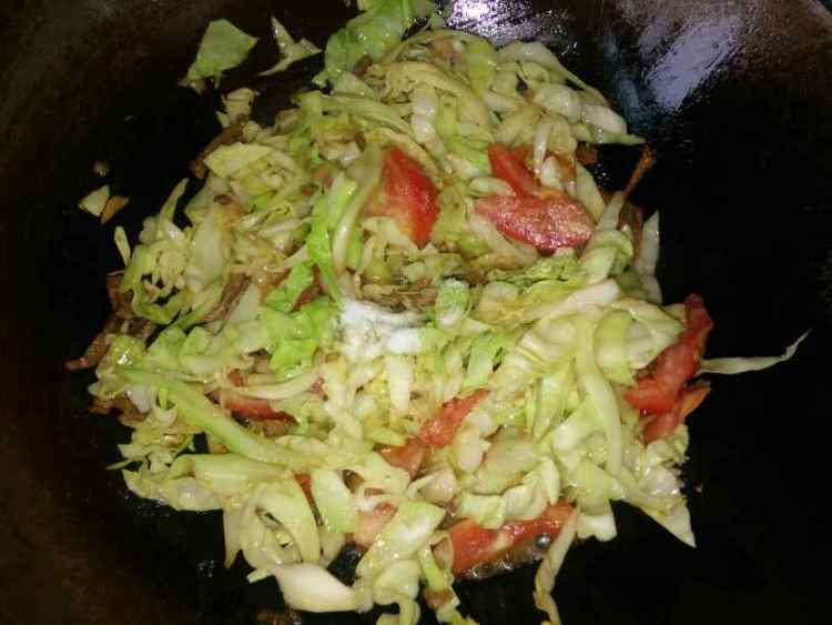 大头菜西红柿炒肉步骤8