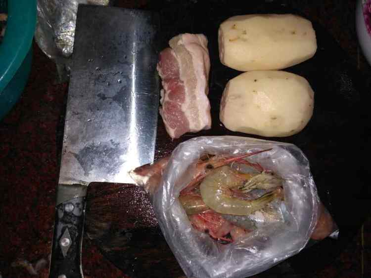 莲藕炒肉片步骤1