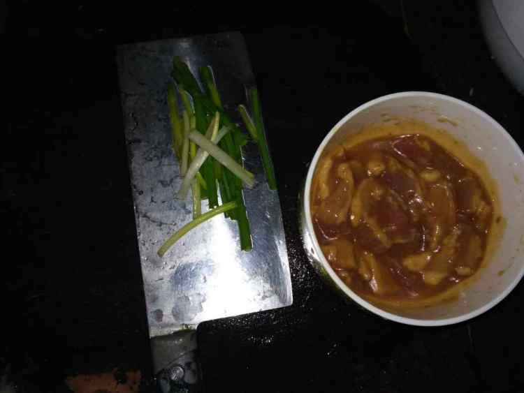 莲藕炒肉片步骤3