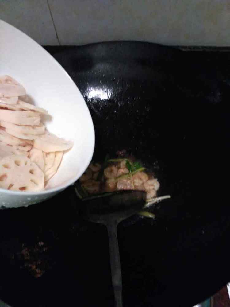 莲藕炒肉片步骤7