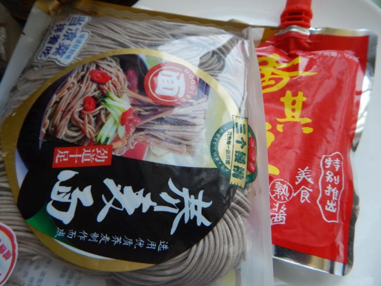 酱黄瓜荞麦面步骤1