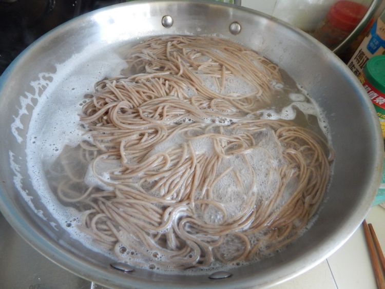 酱黄瓜荞麦面步骤9