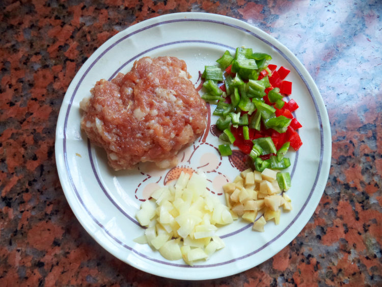 肉末炒毛豆步骤2