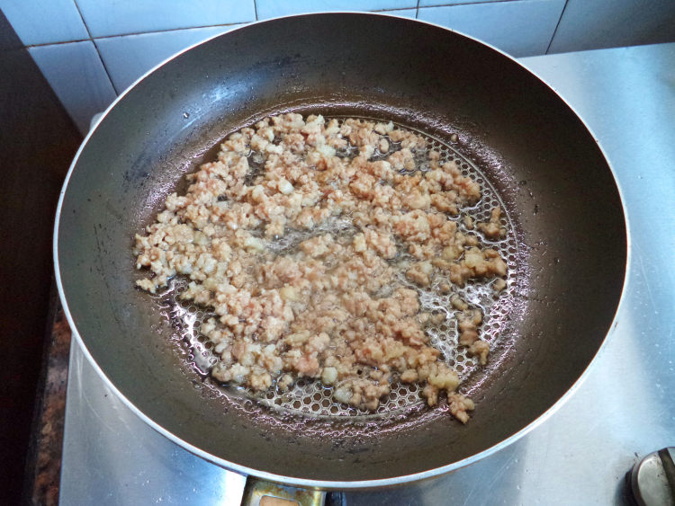 肉末炒毛豆步骤3
