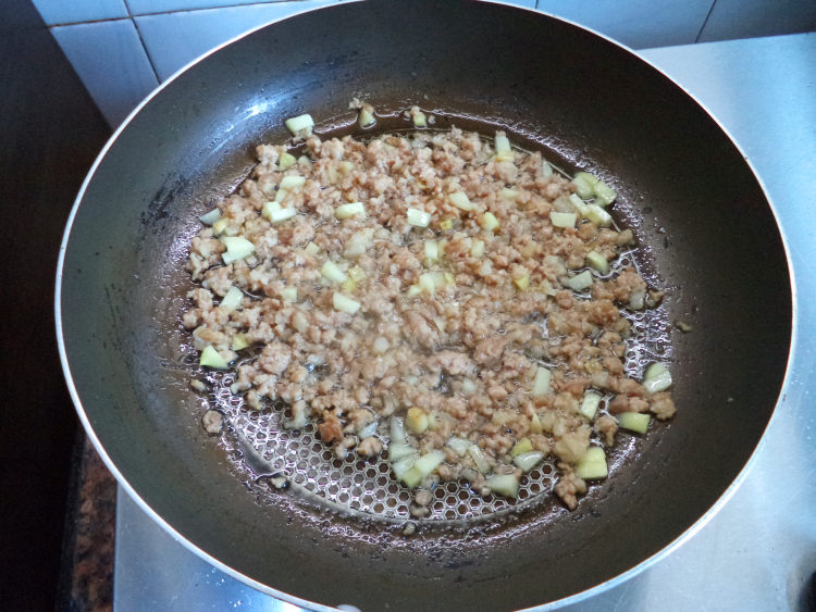 肉末炒毛豆步骤4