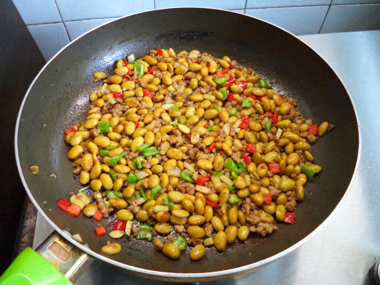 肉末炒毛豆步骤8