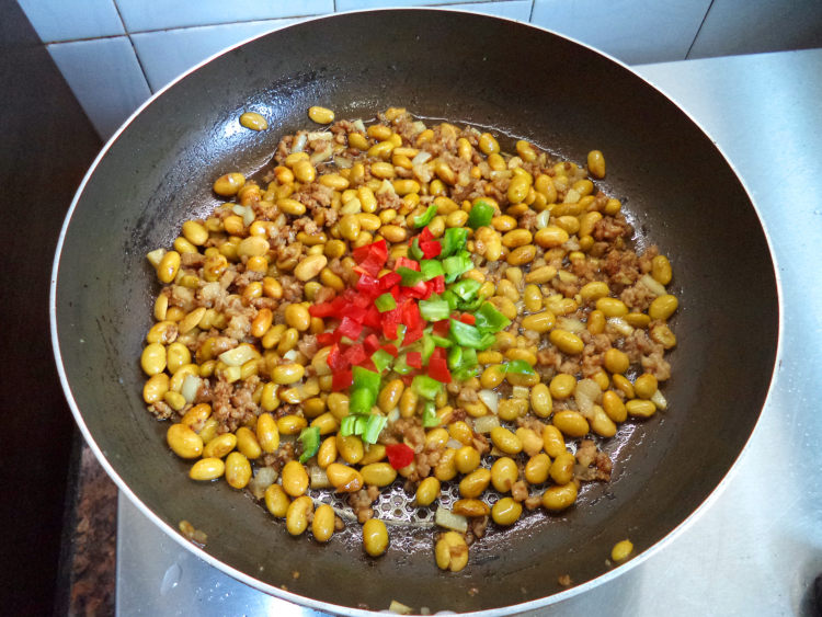 肉末炒毛豆步骤7