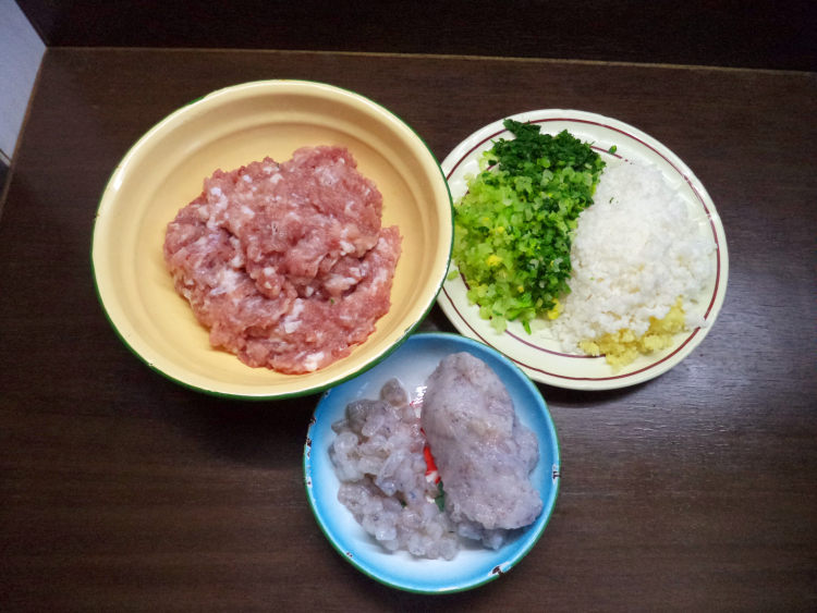 香芹鲜虾鲜肉饺步骤1