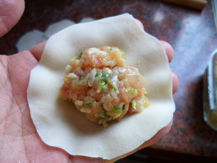 香芹鲜虾鲜肉饺步骤8